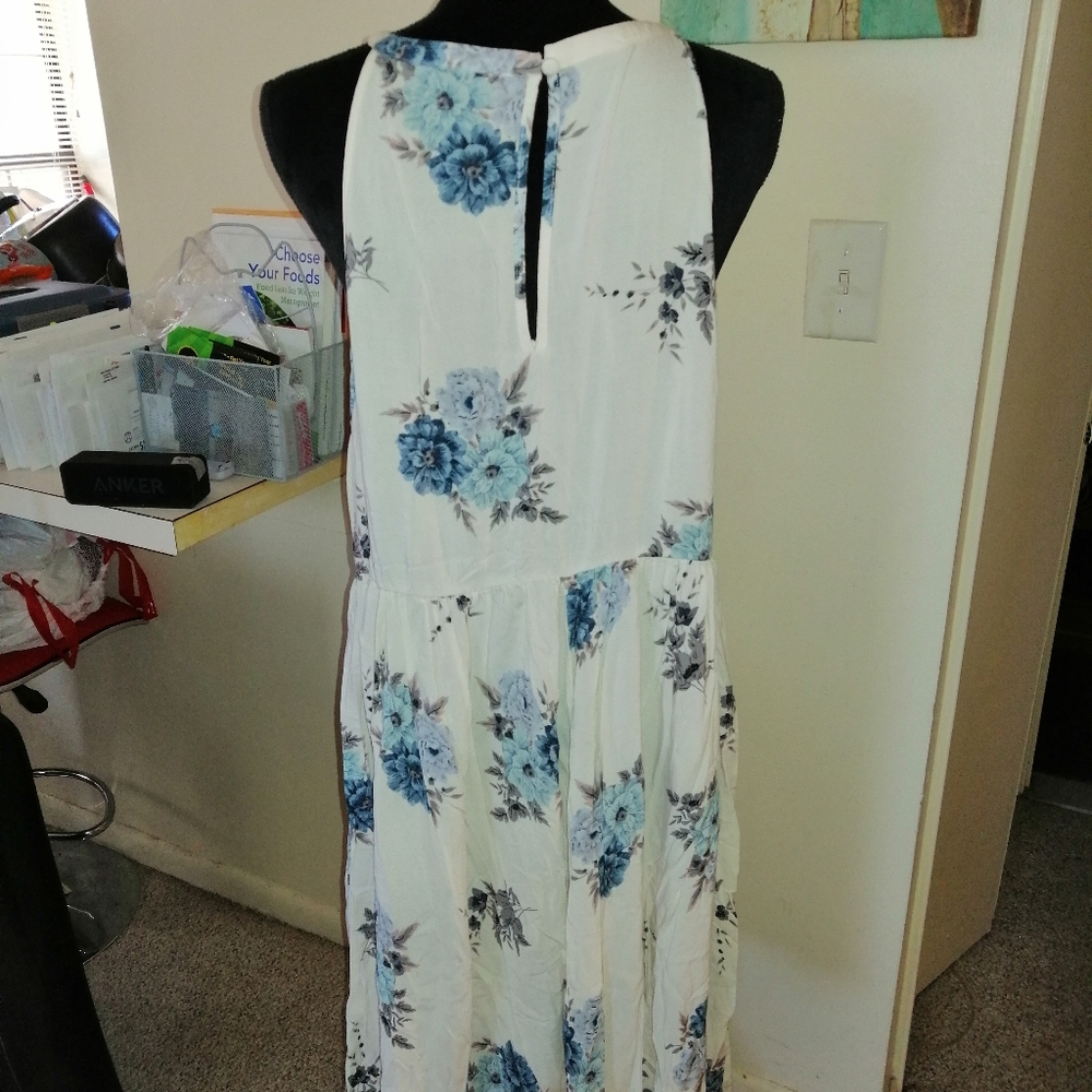 Dress - Picture 3 of 3